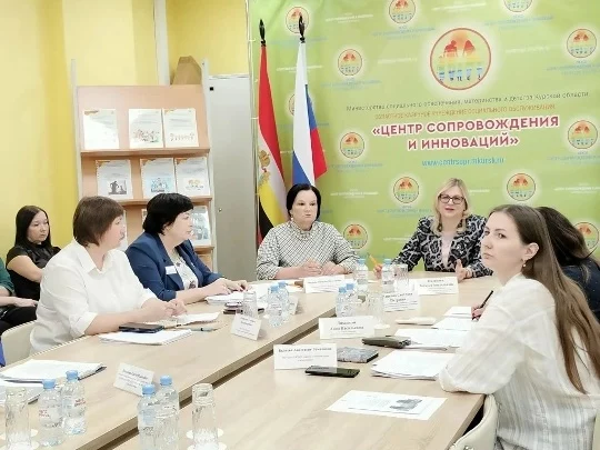Рабочее совещание для специалистов "Жизнеустройство выпускников организаций для детей-сирот и детей, оставшихся без попечения родителей, и семейных форм воспитания, по завершению попечительства и летняя занятость несовершеннолетних"