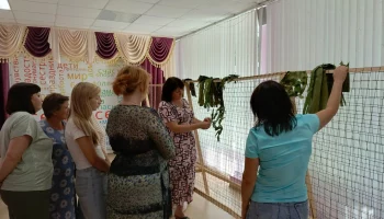 Плетение маскировочных сетей для бойцов СВО