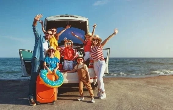 ЛЕТНИЕ КАНИКУЛЫ.   ПОЧЕМУ ПУТЕШЕСТВИЕ ВСЕЙ СЕМЬЕЙ СБЛИЖАЕТ?